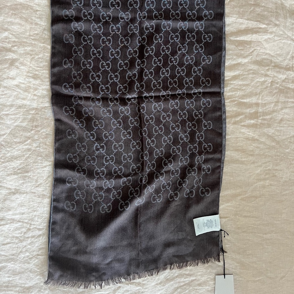 Gucci brown and gray scarf (tags on)